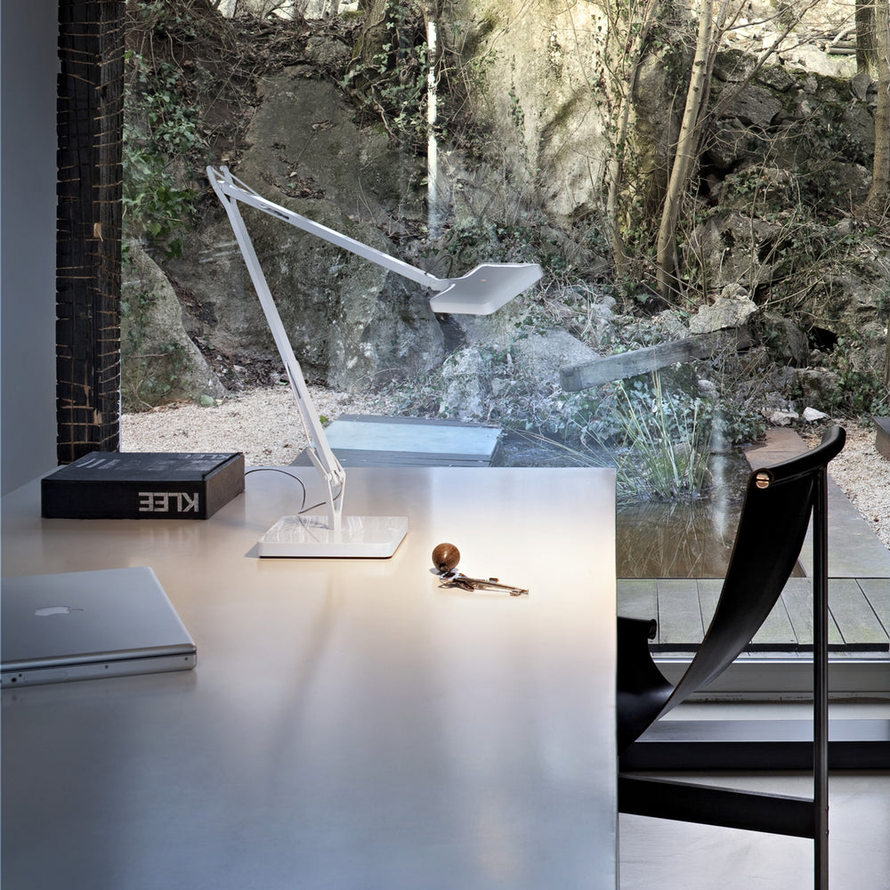 Kelvin Green Mode Table Lamp