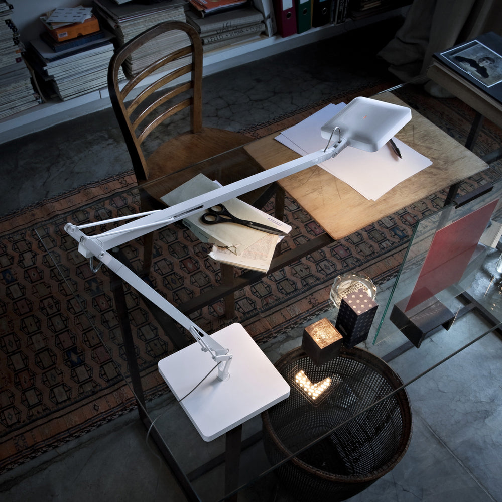 Kelvin Green Mode Table Lamp