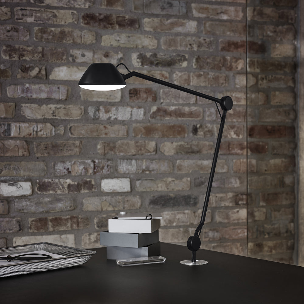 AQ01 Desk Lamp
