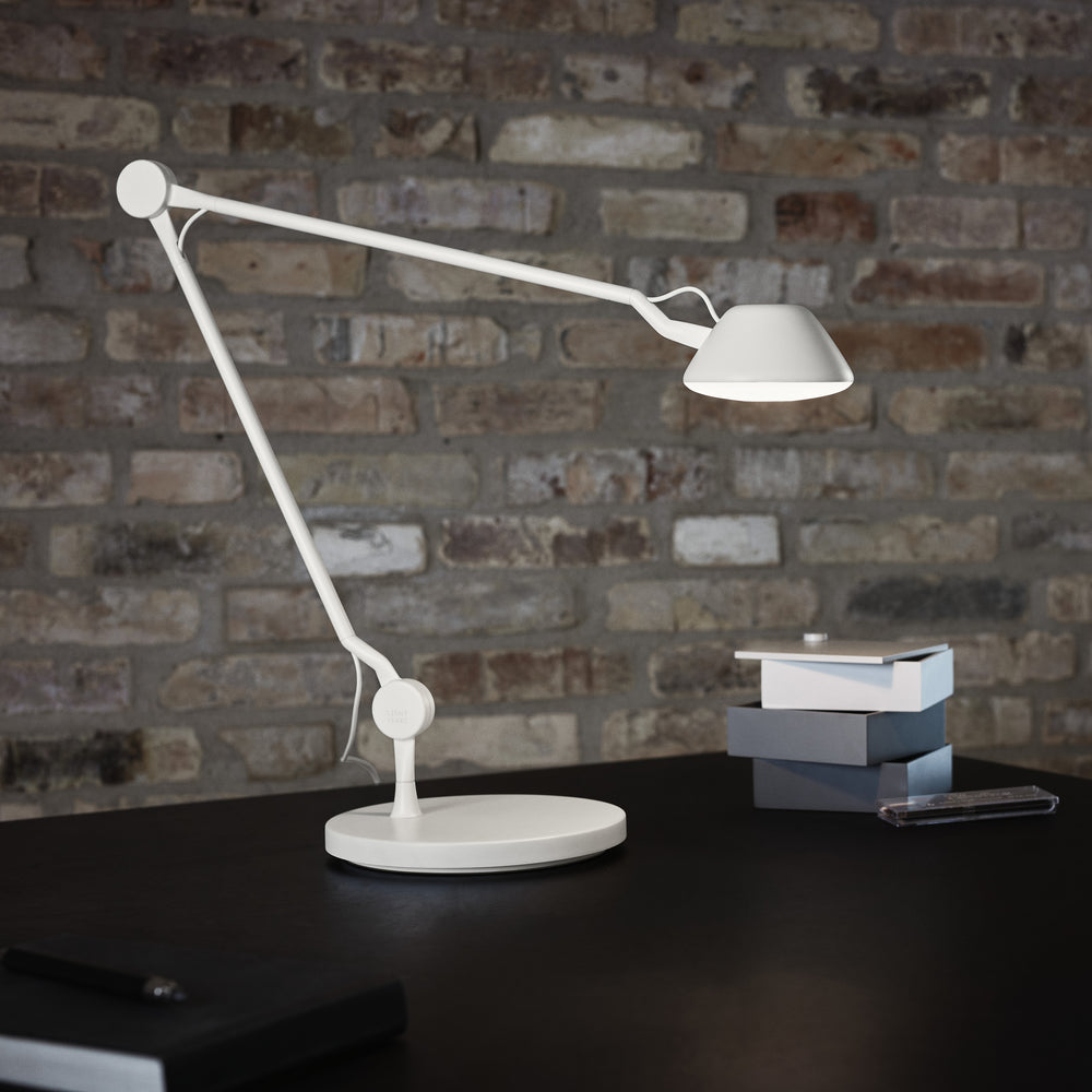AQ01 Desk Lamp
