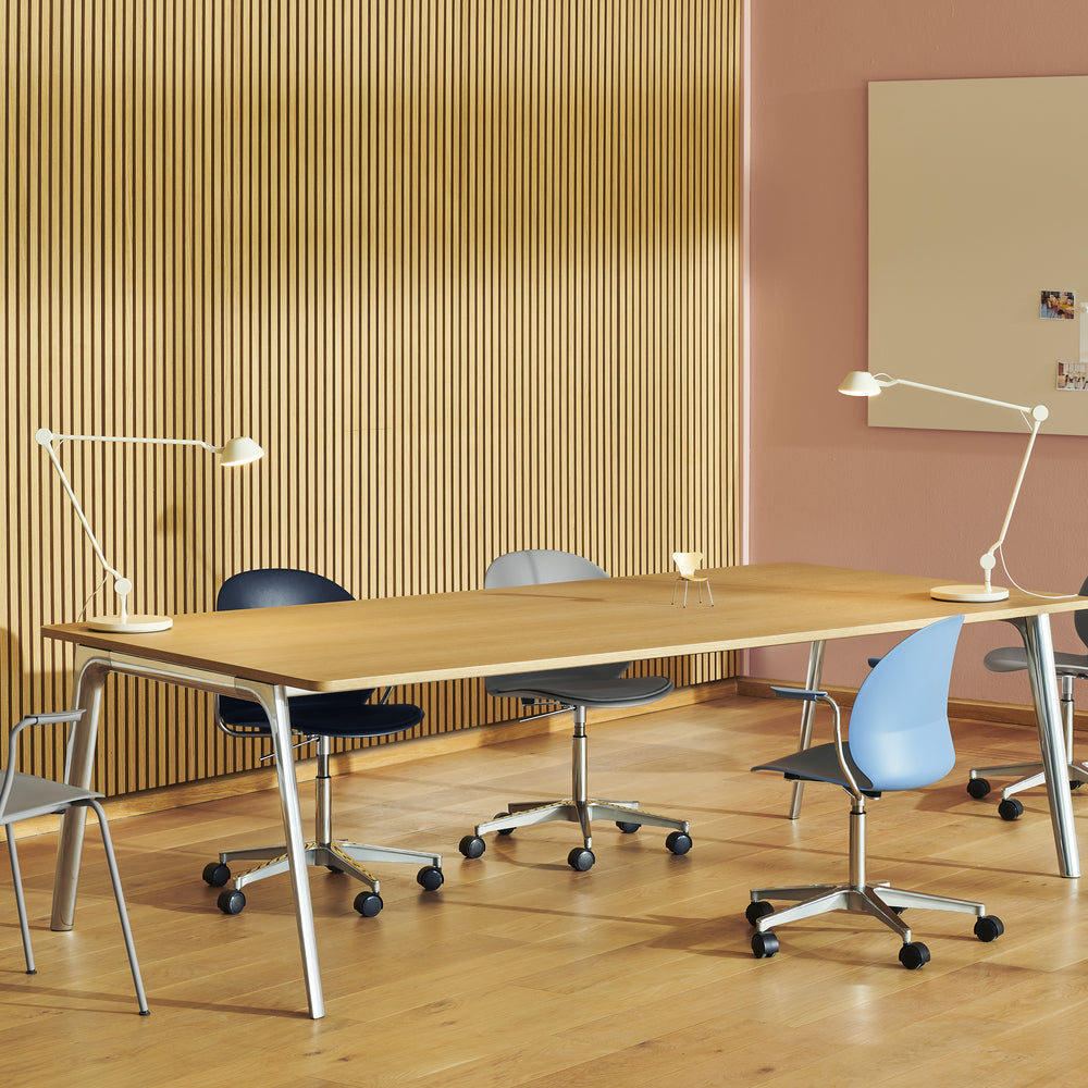 AQ01 Desk Lamp