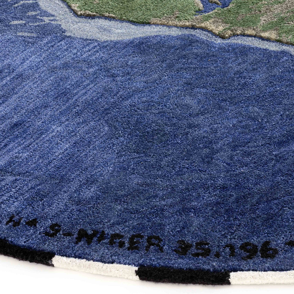 Plastic Rivers Niger Round Rug
