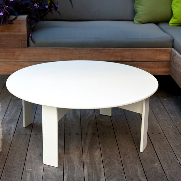 Lollygagger Round Outdoor Cocktail Table