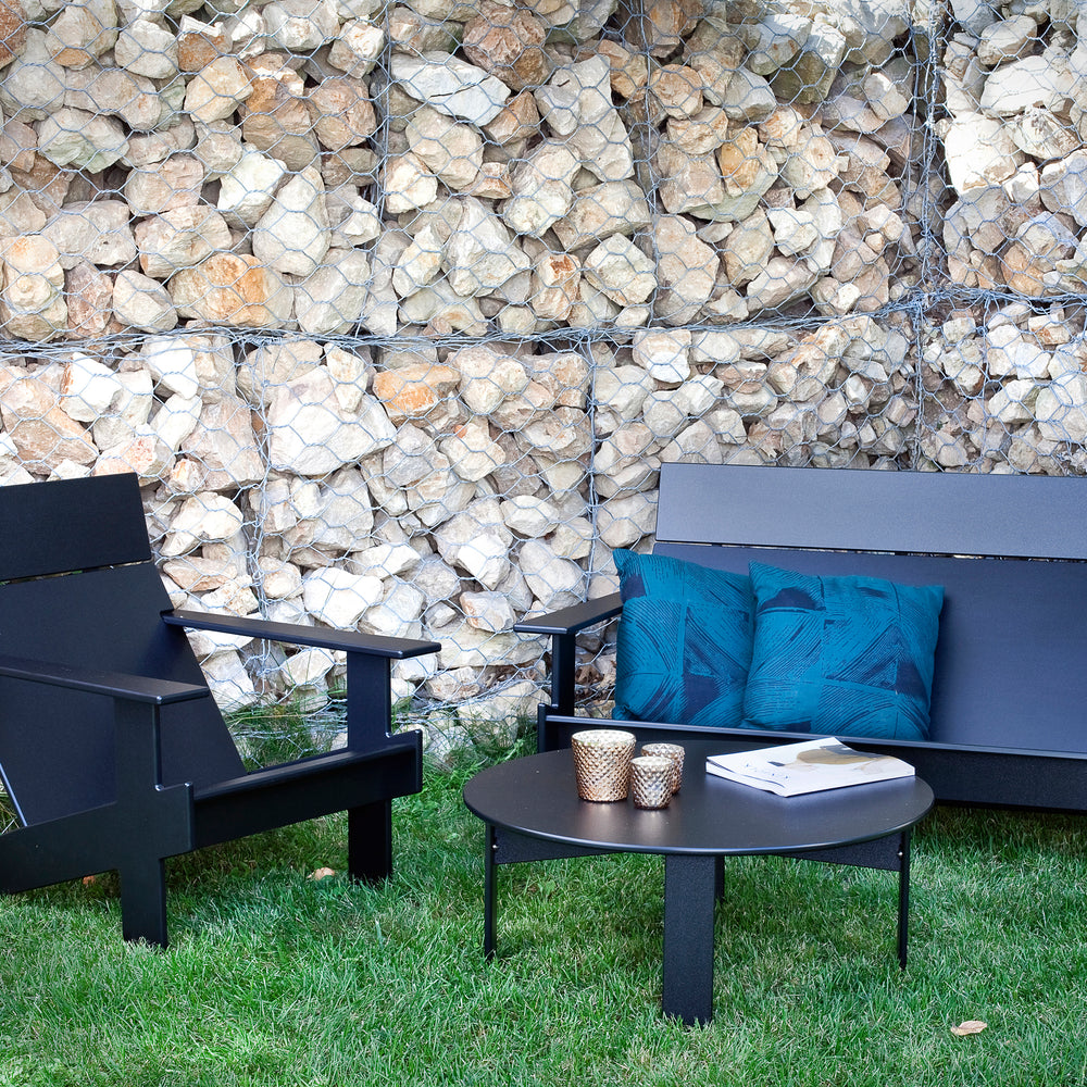 Lollygagger Round Outdoor Cocktail Table