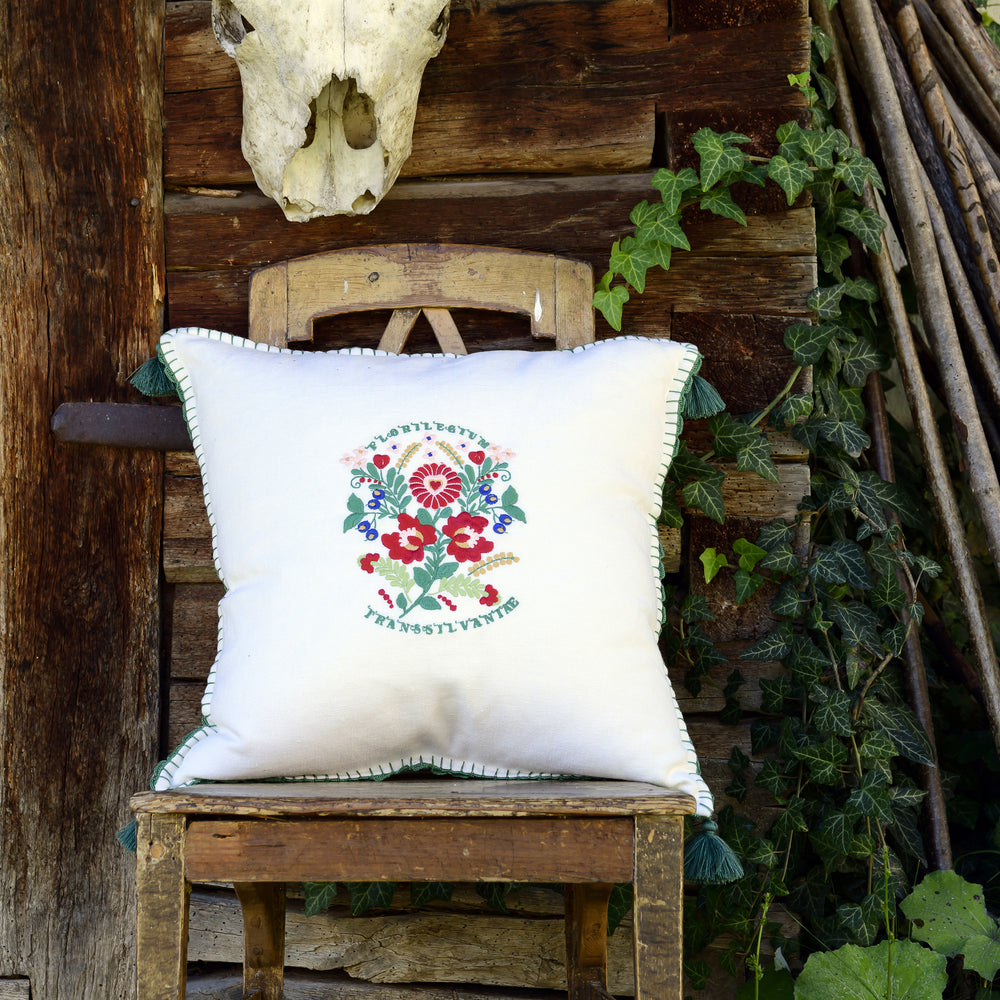 Transsilvaniae Florilegium Pillow