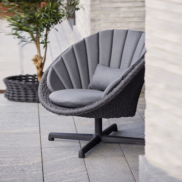 Peacock Outdoor Lounge Chair with Swivel Base