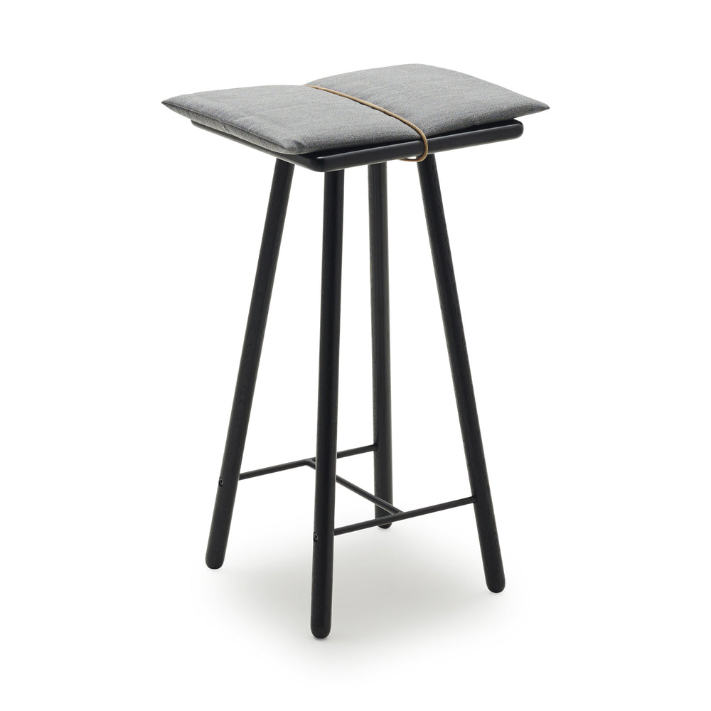 skagerak-georg-bar-stool_color-black-with-light-grey