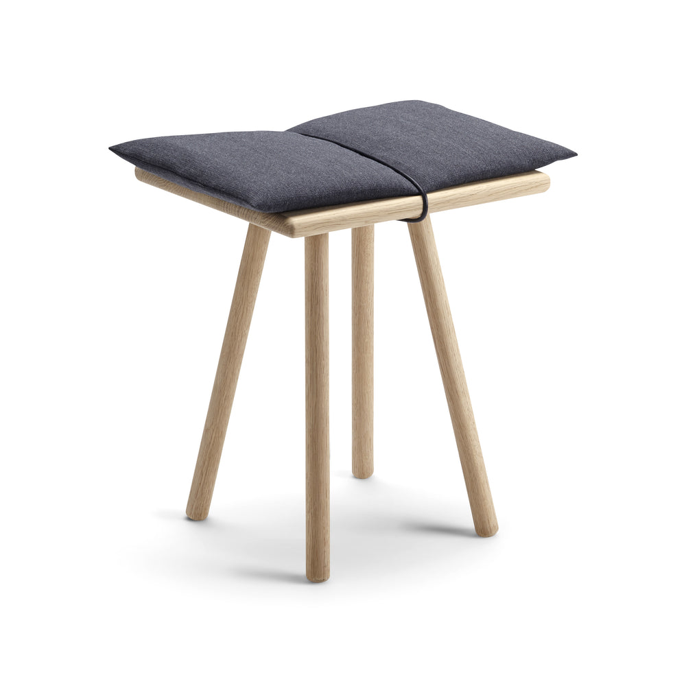 skagerak-georg-stool_color-oak-with-dark-grey