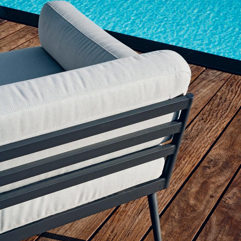 Anholt Outdoor Lounge Chair