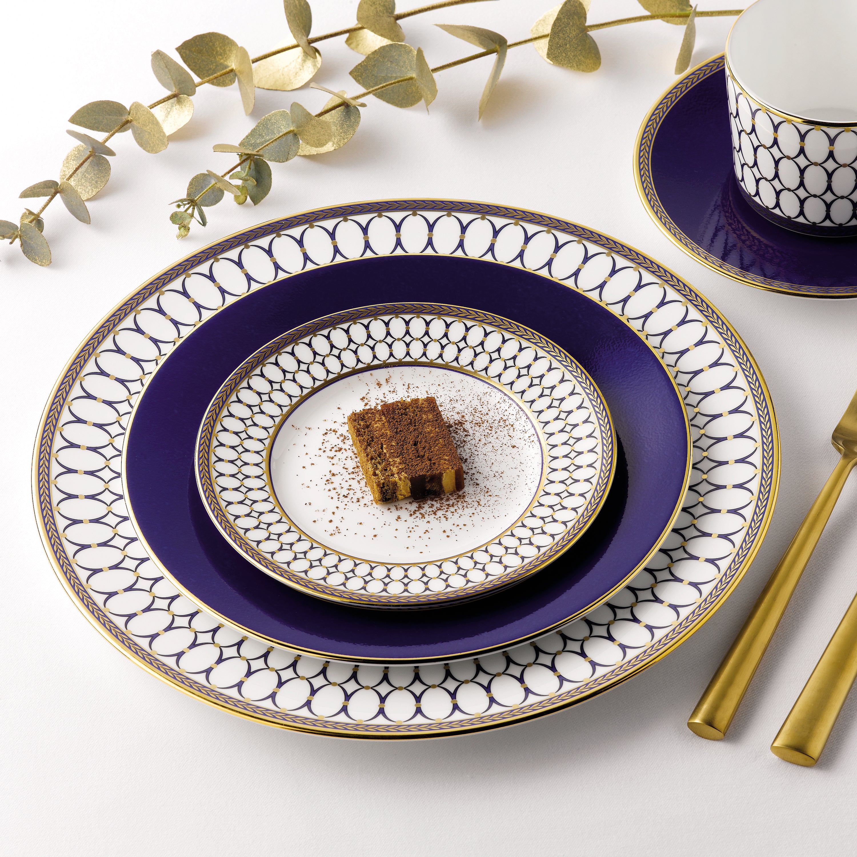 Wedgwood Renaissance Gold Place Setting - Thumbnail 3